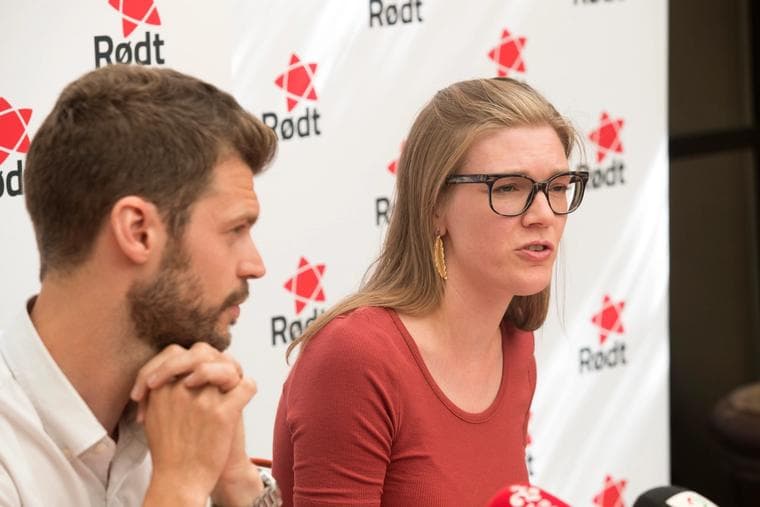 Rødt-leder Bjørnar Moxnes og nestleder Marie Sneve Martinussen på Rødt sin pressekonferanse 28. juni.
